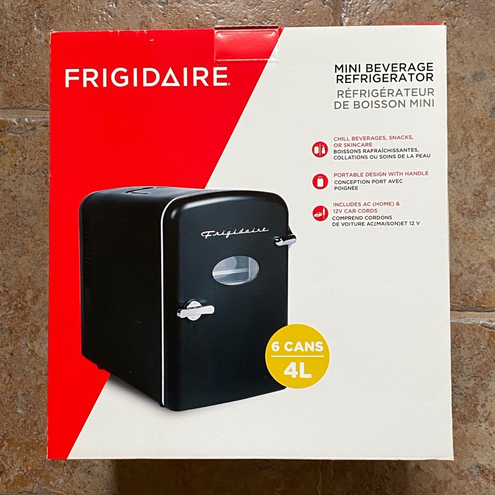 FRIGIDAIRE MINI RETRO BEVERAGE FRIDGE